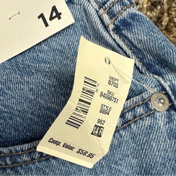 Aeropostale Distressed Mom Jeans High Rise Size 14 NWT - Picture 6 of 6